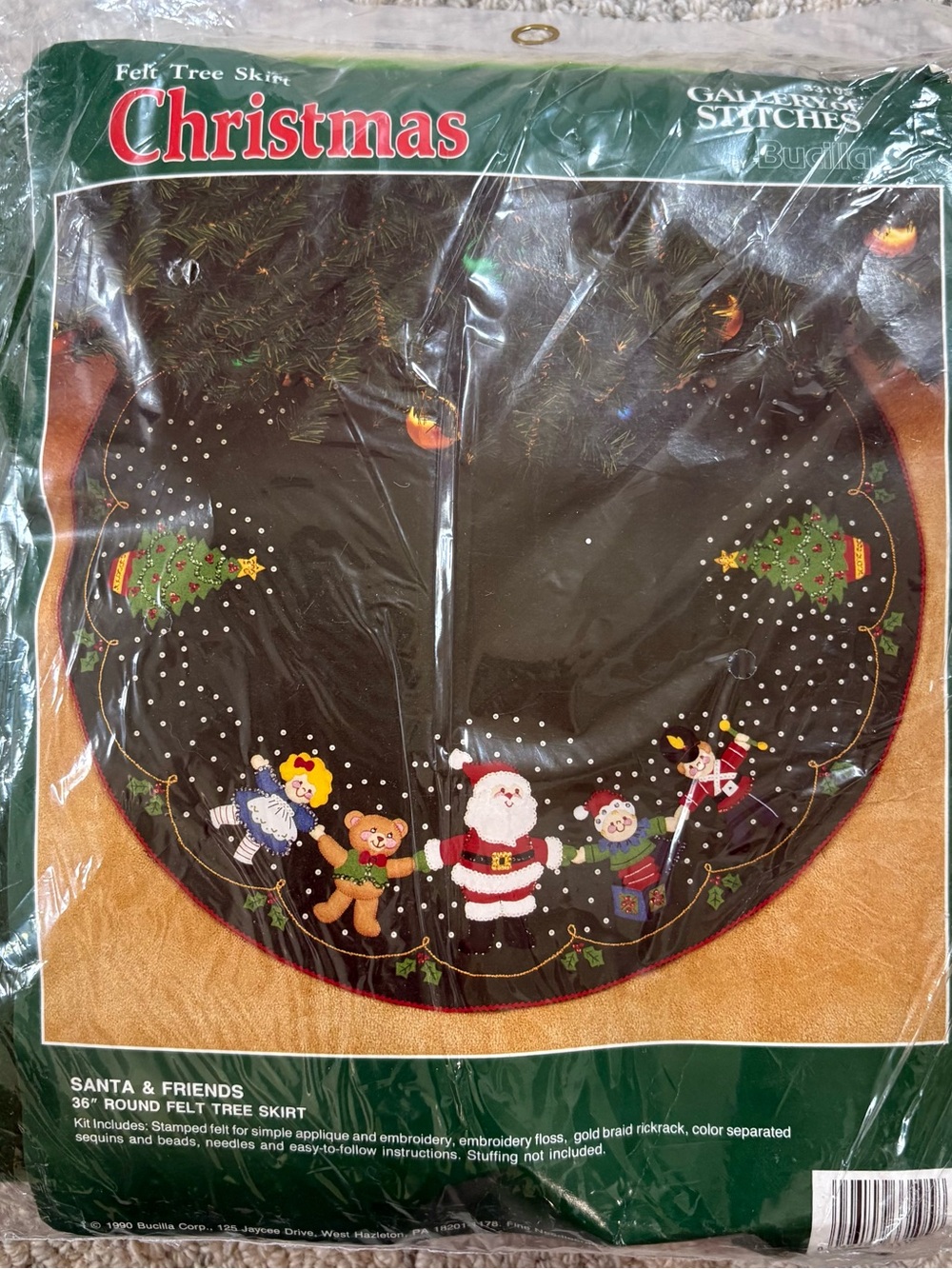 BUCILLA KIT SANTA & FRIENDS Christmas Green Felt TREE SKIRT Applique NEW 36”